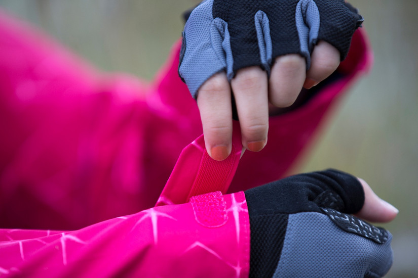 狼爪冲锋衣沙漠橙,伊犁那拉提旅游冲锋衣穿搭