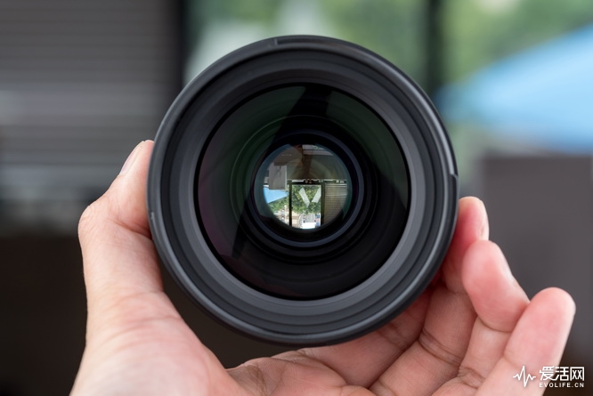 腾龙sp35mm1.4镜身是金属的,腾龙sp17-50mmf2.8镜头