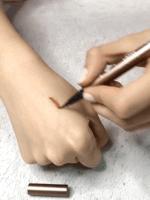 OMG李佳琦推荐的口红会结块？你真的要买它吗