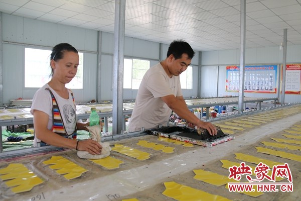 扶贫小作坊成致富大车间,柳林镇扶贫小车间托起群众致富梦