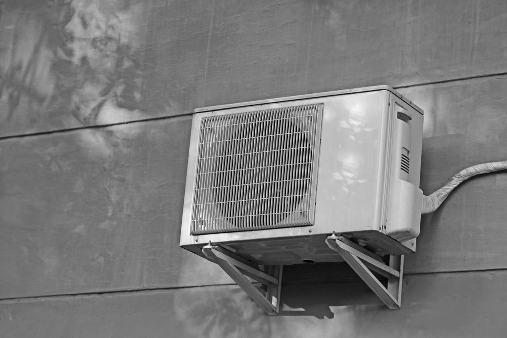 fujitsu空调内机漏水怎么修,空调漏水了用什么方法可以解决