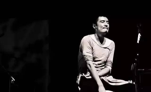 为什么朴树这么火,为什么朴树弹吉他左手不动