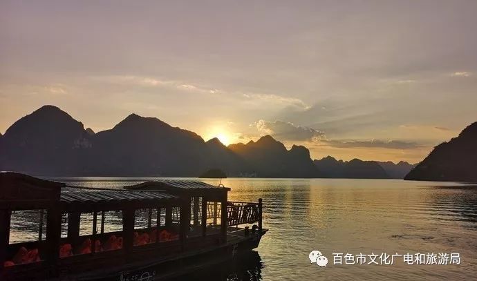 头条|不想走的太远?那我们就去百色这些美到窒息的旅游景点看看吧