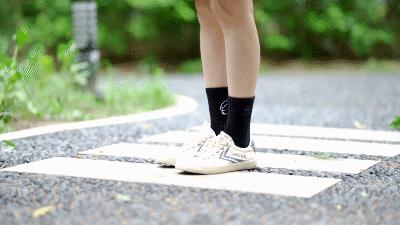 中国60年前造了双小白鞋，法国人一夜“偷走”赚翻了！今天它潮回来了