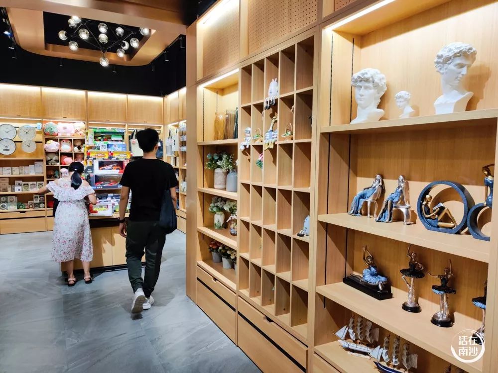 鍗楁矙鏂板崕涔﹀簵,鍗楁矙鍖烘渶澶х殑鏂板崕涔﹀簵