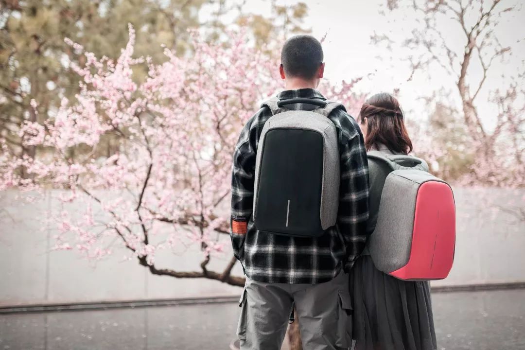 人人都在背的双肩包,每个人都需要大牌包包