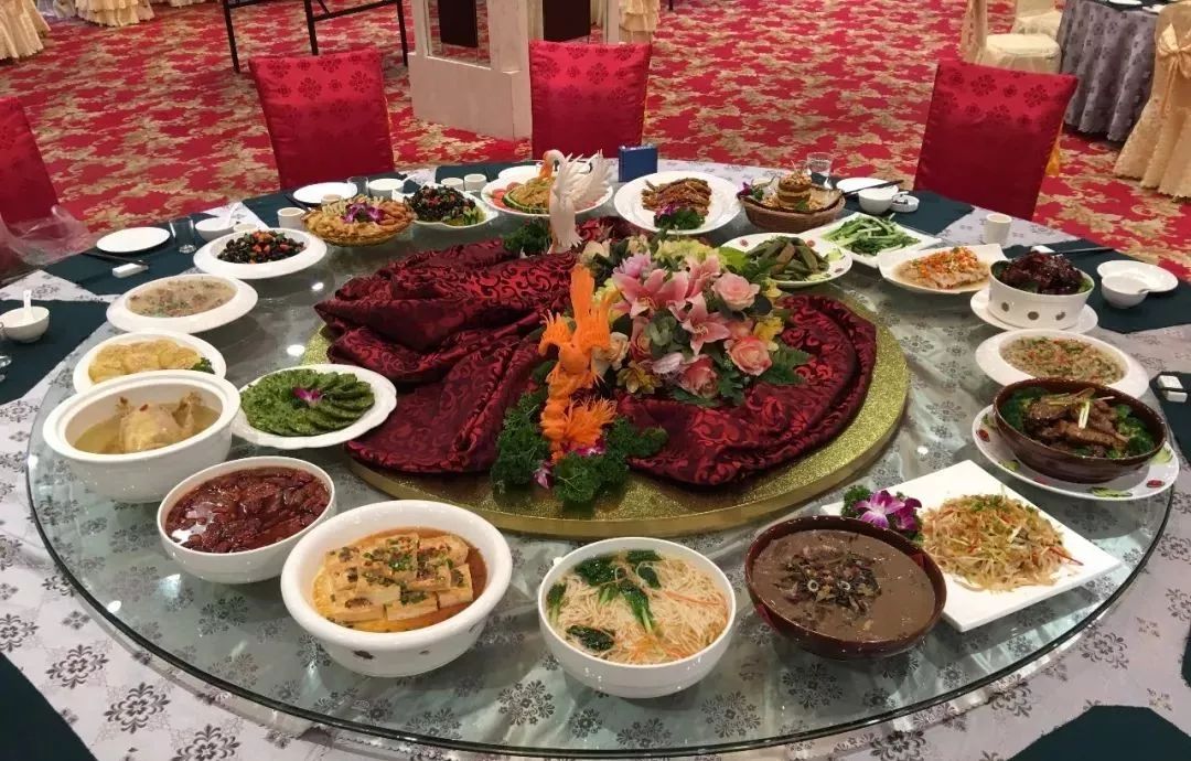 吃吃吃！与足球节同庆，定南客家美食展强势来袭！