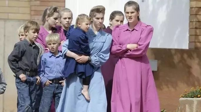 恋童癖+*伦乱**，未成年女孩被他霸占生下孩子！起底变态狂魔的邪恶往事……