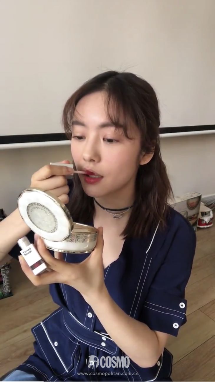 美人计|龙妈竟然用中国眼影化妆?等不及看外国代购来中国买买买了