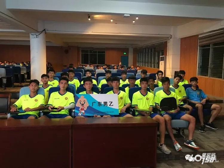 中国足球小将点赞得冠军,点赞汕尾少年足球队夺全国赛桂冠