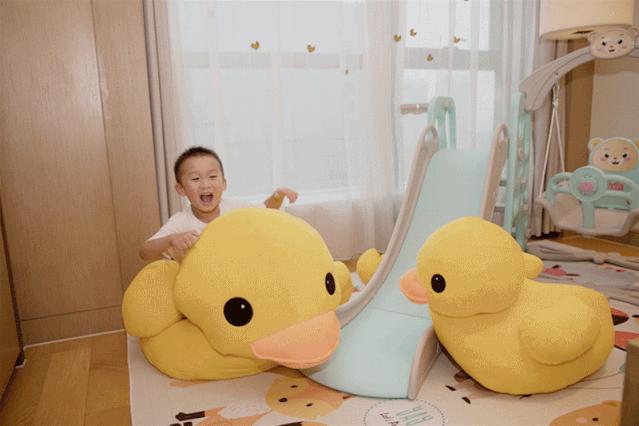 快看！我在小黄鸭帐篷里看到了星空