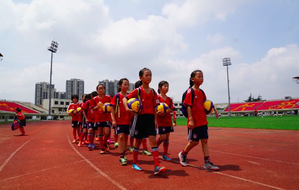 掀翻豪门！打遍华东无敌手！嘉定出了一家埋头青训6年的足球俱乐部