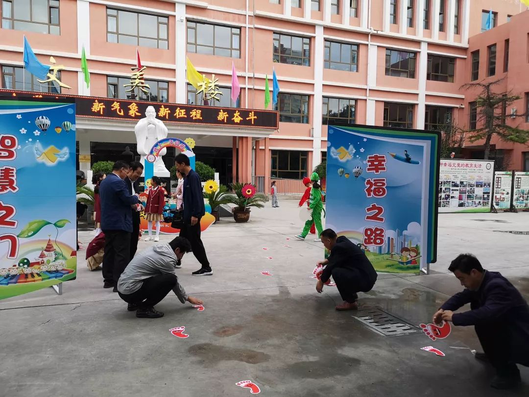 兰州各小学开学,开学第一天学校热烈迎接学生进校