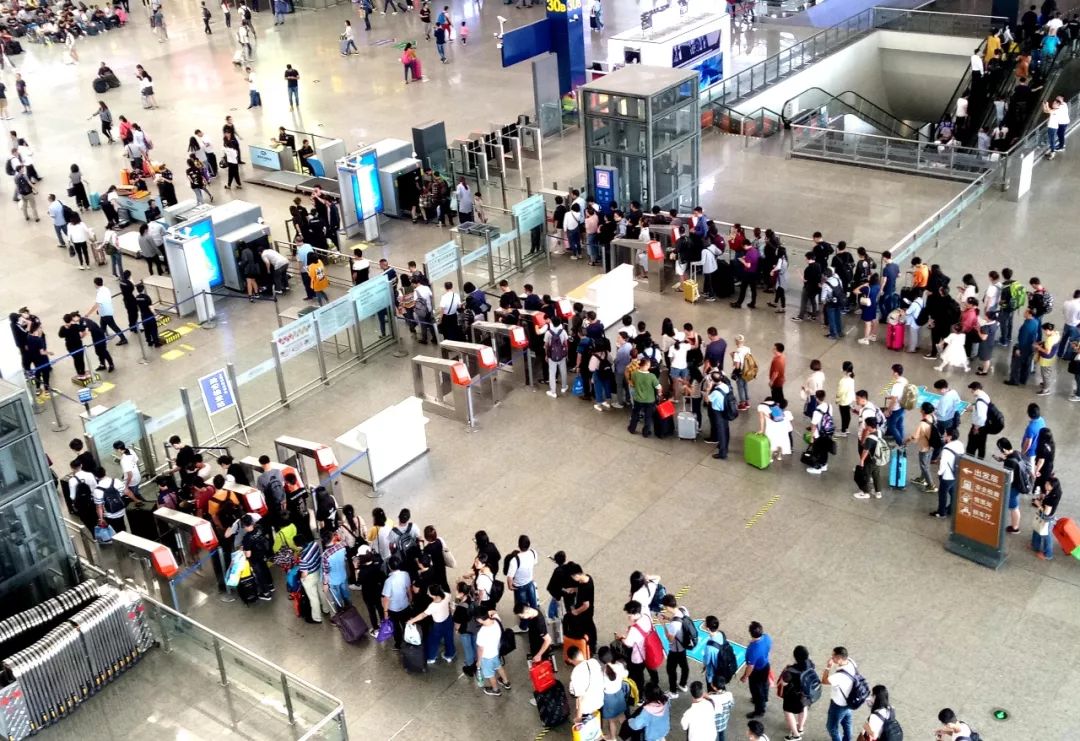 国庆假期火车票今日发售,这几条线路车票紧俏