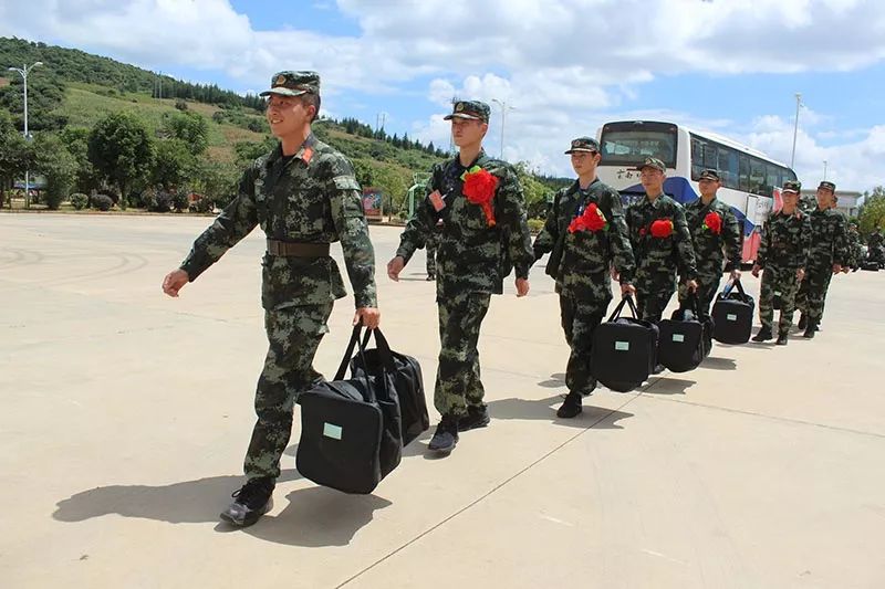 退伍季青春活成了自己,退伍季他们的青春曾在这里绽放过