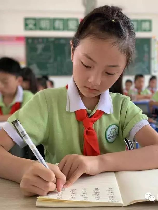 开学啦撒贝宁,开学啦手势舞完整版3分钟