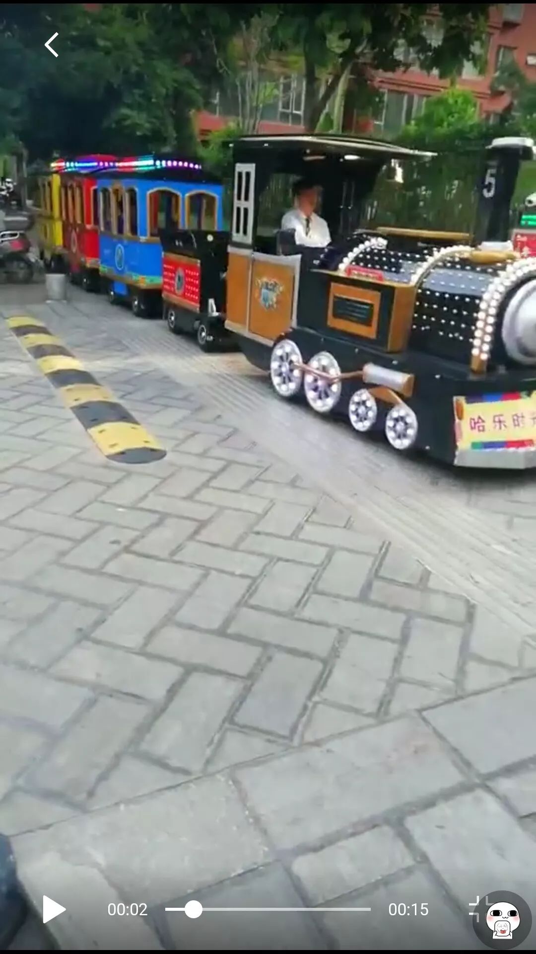 火车开在人行道？大井这里有跟管子要断了！万联茗景、银河小区不动产证等6个答复来了…