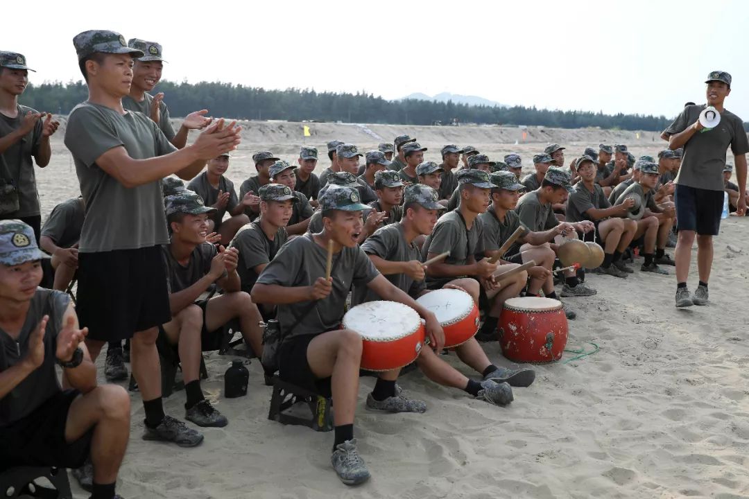 沙滩足球怎么踢,沙滩足球踢头