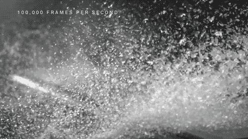 你吃的硬糖都是玻璃，所以能做成迷惑科学家400年的超硬玩具