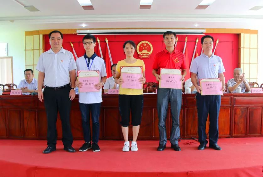 华城，百万奖师生，“五心”抓教育！