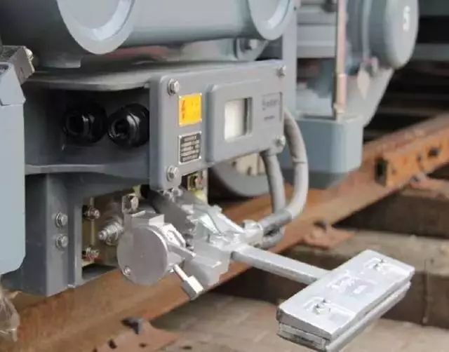 如何给地铁供电,地铁是怎么供电运行的