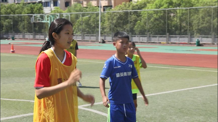 9岁进入国家队,11岁进入篮球国家队