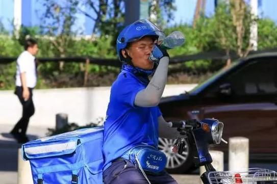 外卖小哥7个月深夜跑单,外卖小哥跑了2小时才挣4元