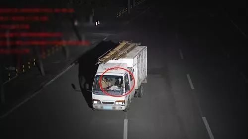 白天是“治病神医”，晚上却是三只手神偷