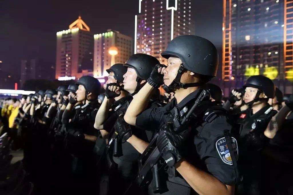 长沙公安开启夏夜治安,全警坚守全力以赴简报