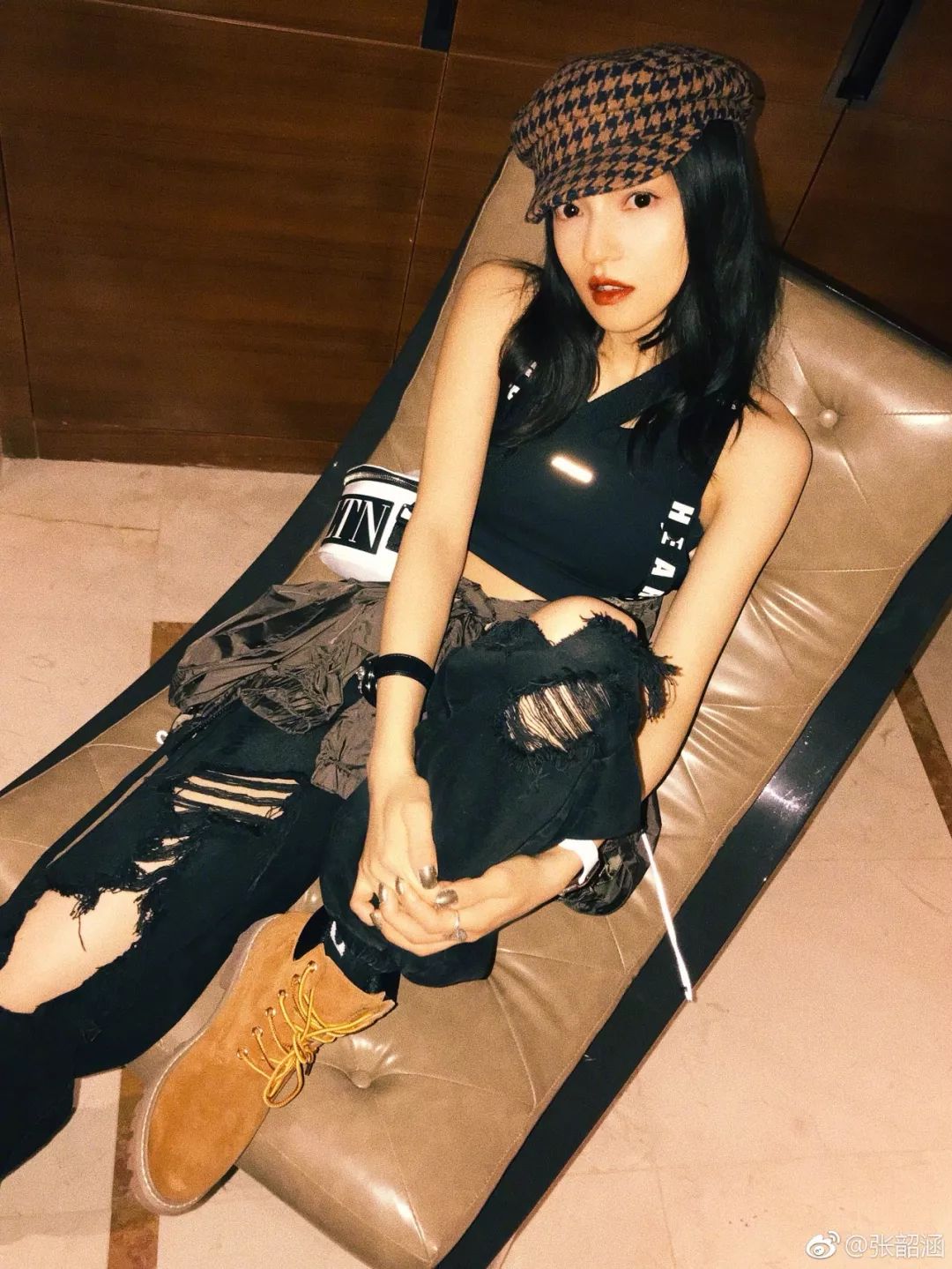 “过气”十年，凭什么她发个问号也能上热搜？