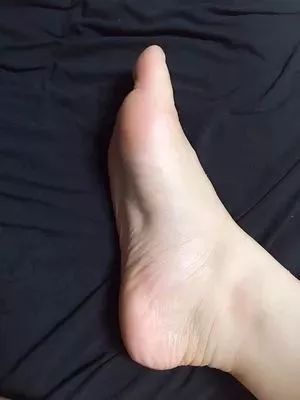 娇嫩双足|堪比“换皮术”的逆天足膜！让双脚像剥鸡蛋壳一样轻松换新皮！60分钟还你柔嫩美足