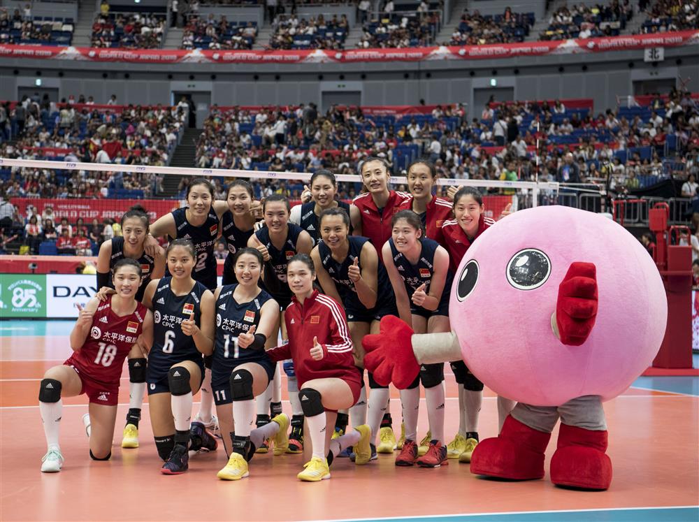 郎平带领中国女排夺了几个冠军,中国女排世界杯郎平赛后采访