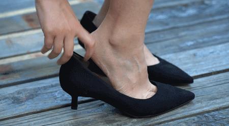 奥黛丽赫本钟爱的猫跟鞋,奥黛丽赫本尖头小黑鞋