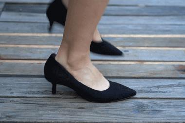 奥黛丽赫本钟爱的猫跟鞋,奥黛丽赫本尖头小黑鞋