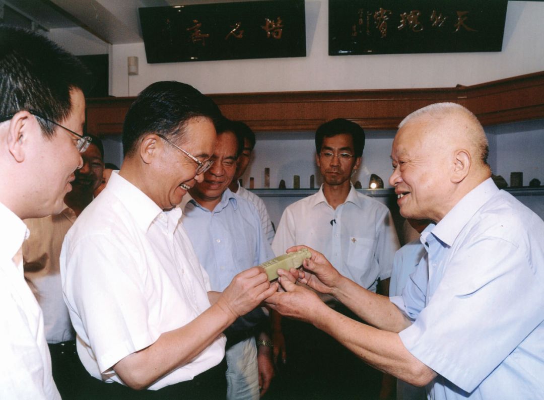 倪东方的“荒唐人生”：惜石如命，刻石入魂丨藏拍人物