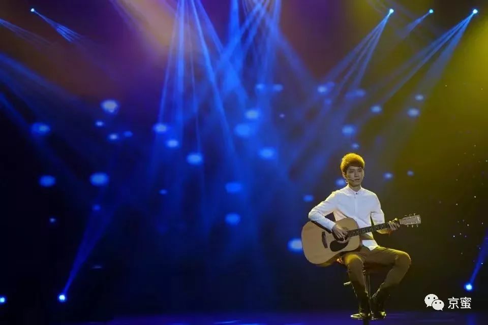 后海悦界酒吧男驻唱,后海适合一个人去的酒吧