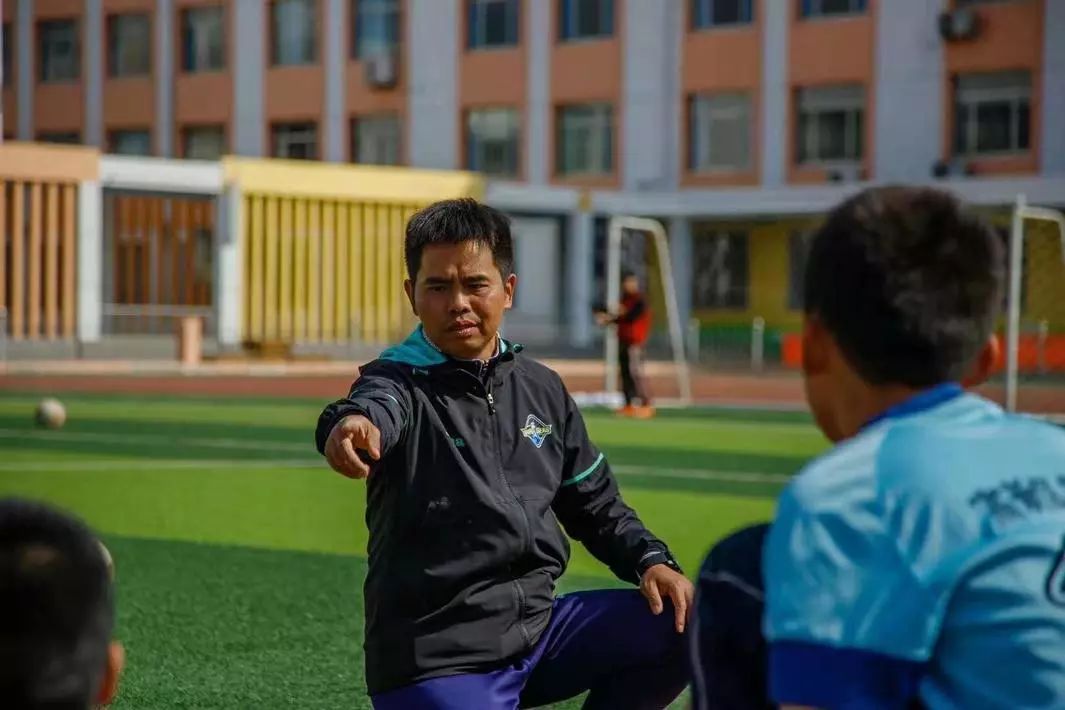 鲁能足校的青训模式,一群门外汉