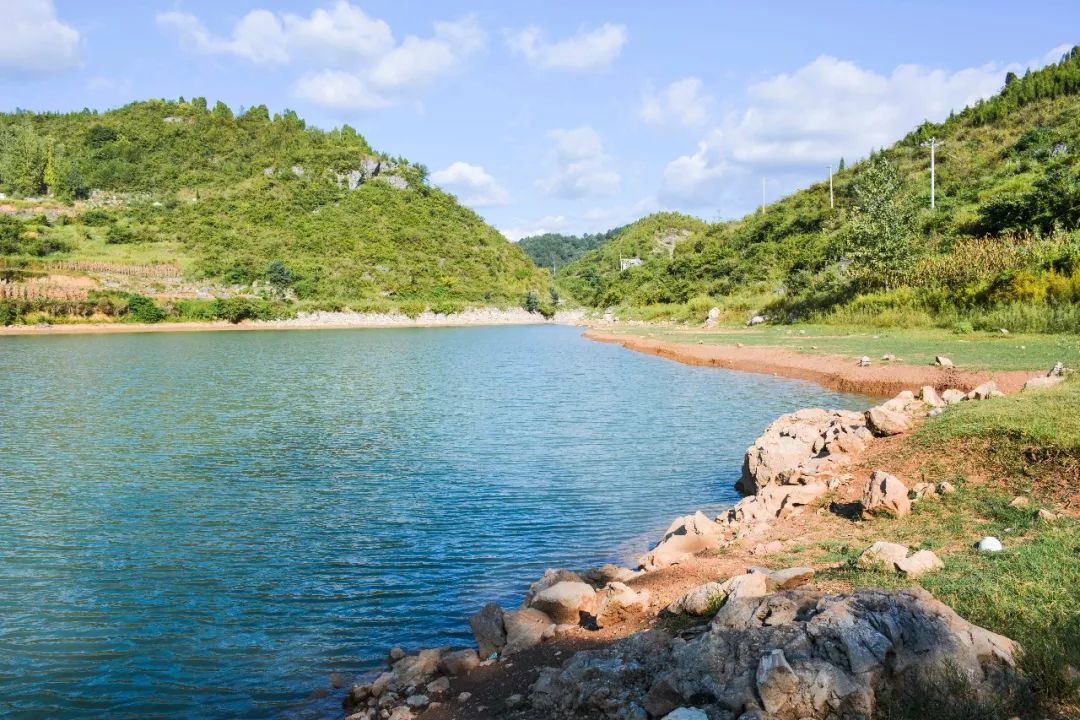 周末陪家人游大自然,周末陪家人到郊外游玩