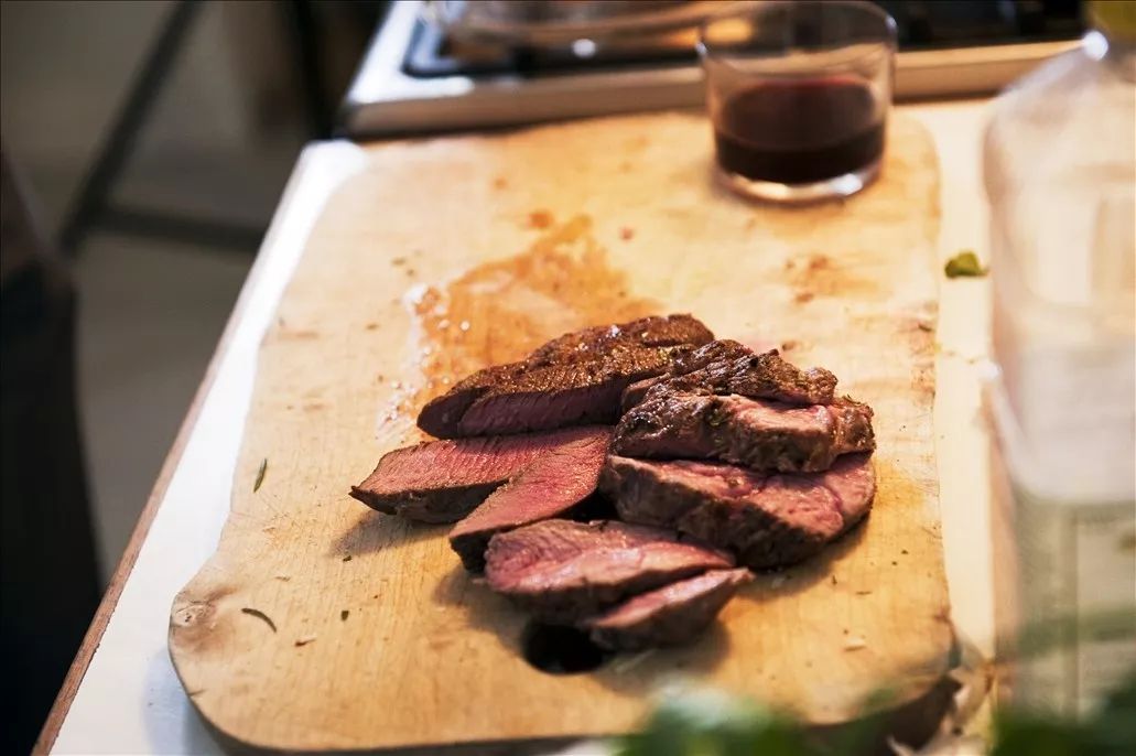 牛奶盒变废为宝怎么叠,变废为宝用牛奶盒做一个手工