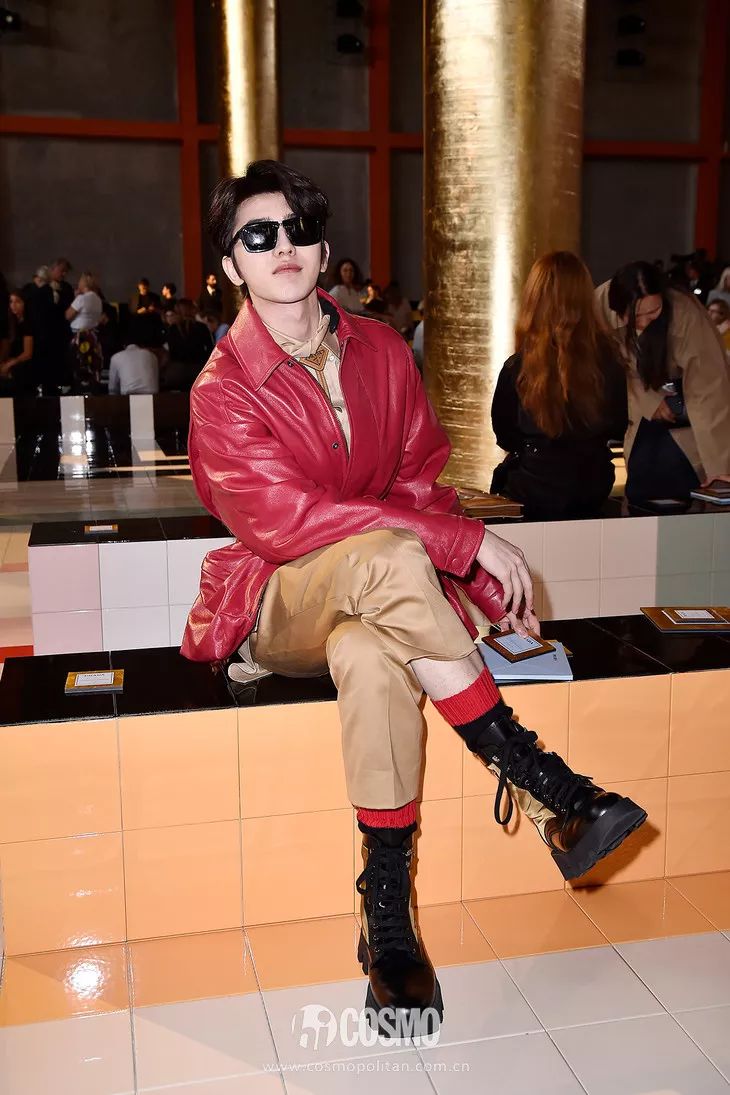 泫雅争议,泫雅掀短袖引起争议