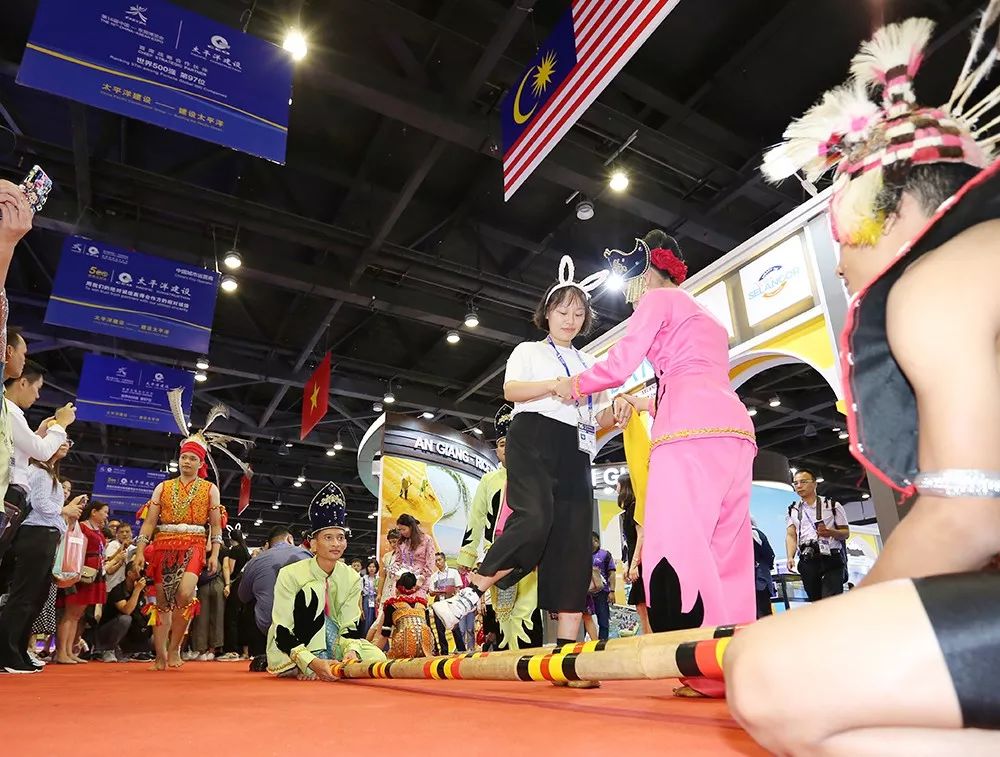 看！好多小姐姐小哥哥在东盟“魅力之城”欢歌热舞！还有开放日最全攻略哦