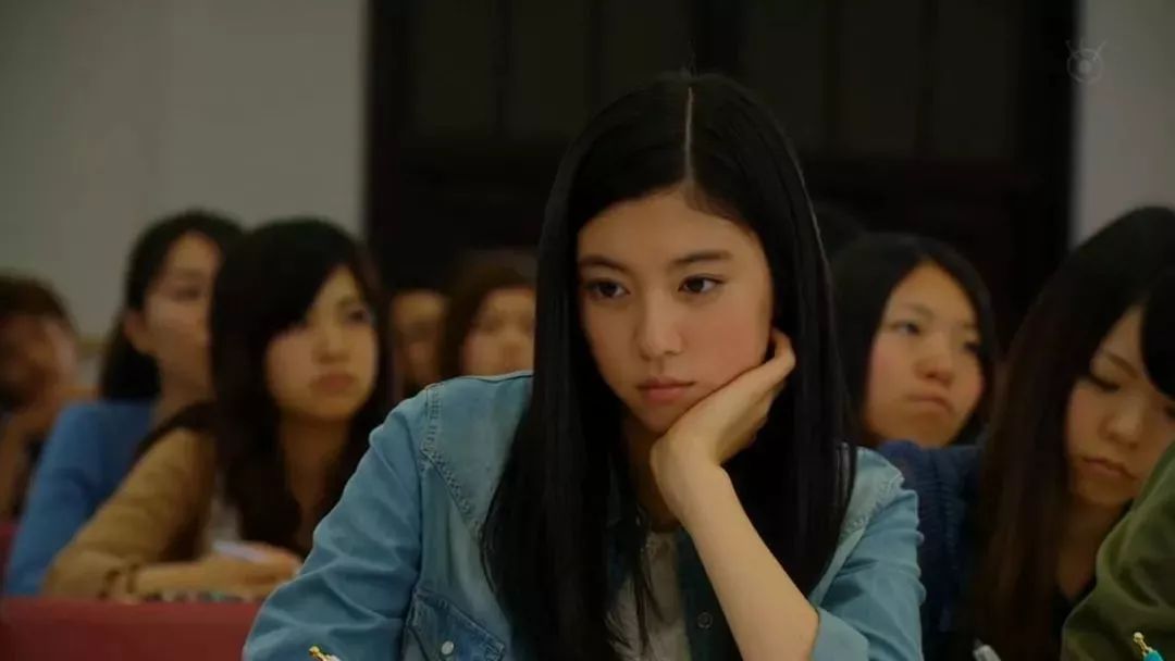 三吉彩花的妆容,可盐可酷可爱可温柔