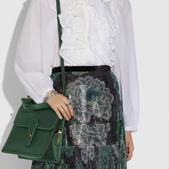 coach这波骚操作,死忠粉都怀疑它在卖二手包...