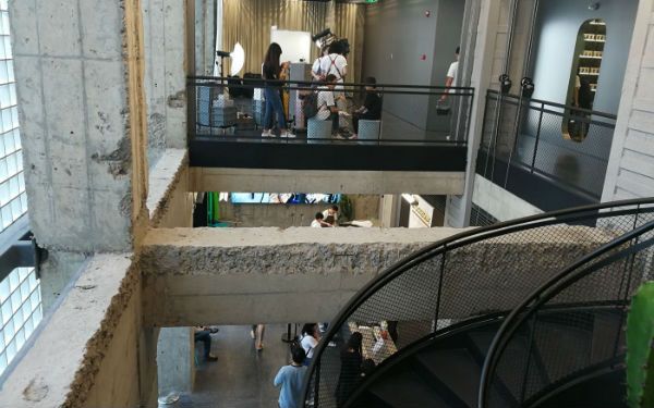 三里屯仓储式美妆店harmay,美妆集合店爆火harmay都赢在哪里