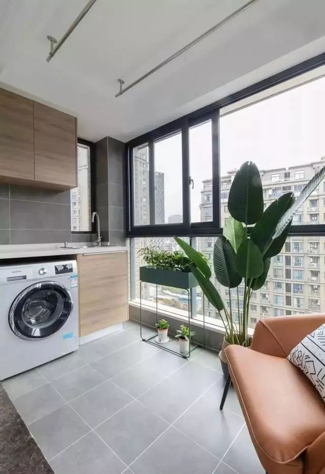 阳台洗衣柜用不锈钢还是铝合金好,阳台有洗衣柜洗衣机电源怎么布置