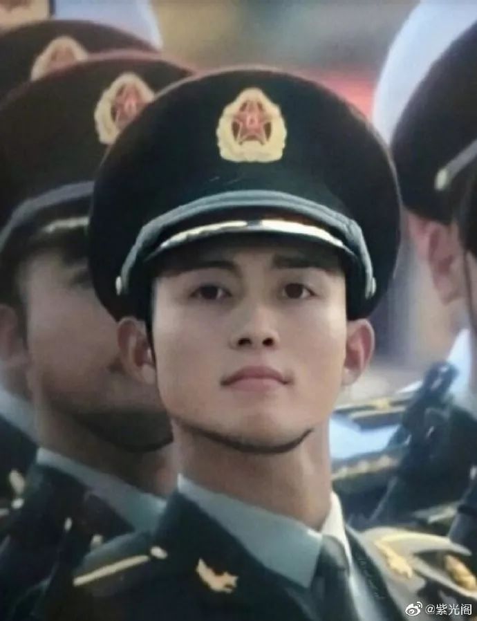 果然最帅的人都上交国家了,果然帅气的小哥哥都上交给国家了