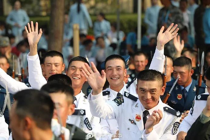 果然最帅的人都上交国家了,果然帅气的小哥哥都上交给国家了