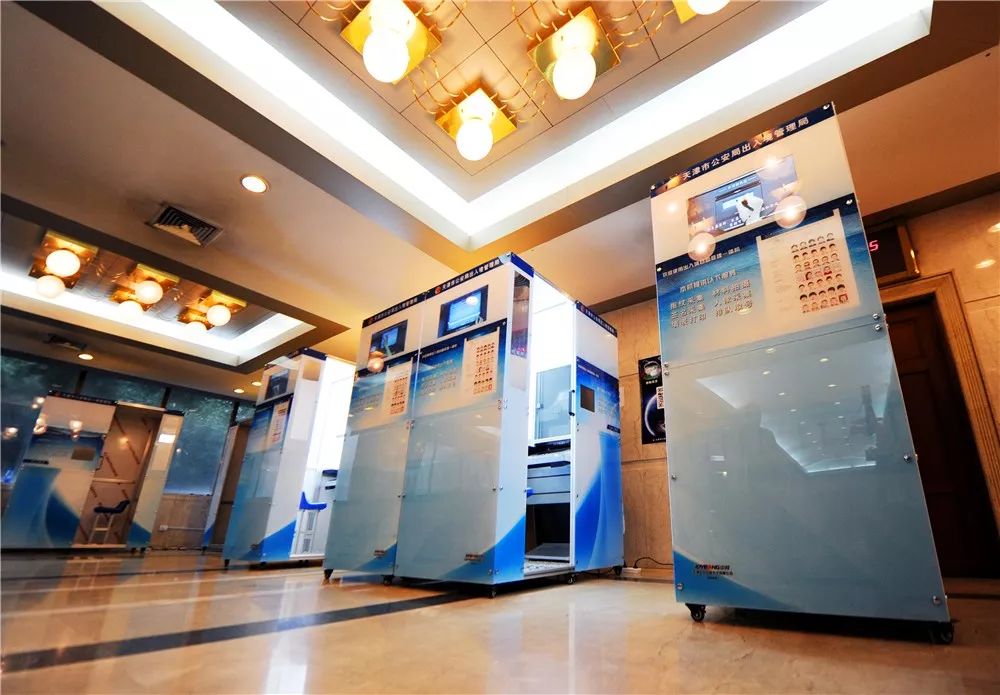 特稿｜5000次到140万次，护照年均受理量变化里的故事