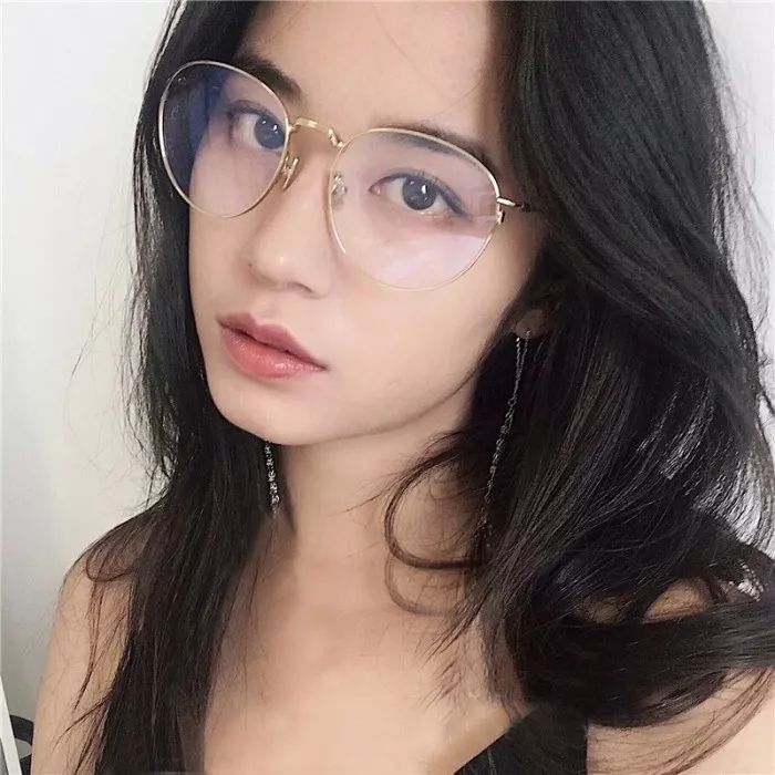 根据你的脸型和眼镜选发型,怎么选择适合自己的发型和眼镜