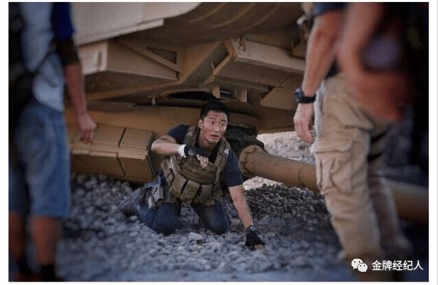 吴京躲避子弹,吴京攀登者无替身